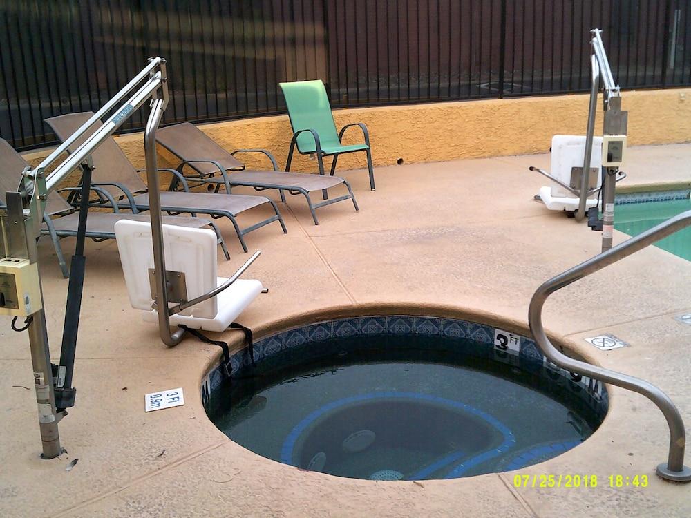ซูเปอร์ 8 บาย วินด์แฮม ทูซอน ดาวน์ทาวน์ คอนเวนชั่น เซ็นเตอร์ Hotel ภายนอก รูปภาพ