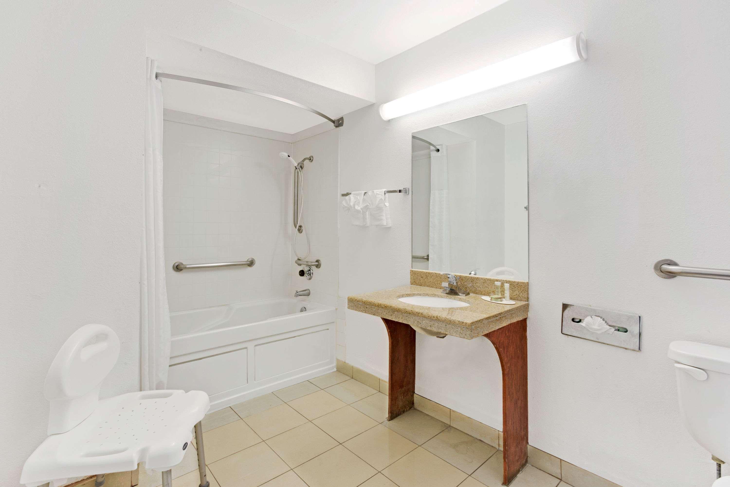 ซูเปอร์ 8 บาย วินด์แฮม ทูซอน ดาวน์ทาวน์ คอนเวนชั่น เซ็นเตอร์ Hotel ภายนอก รูปภาพ